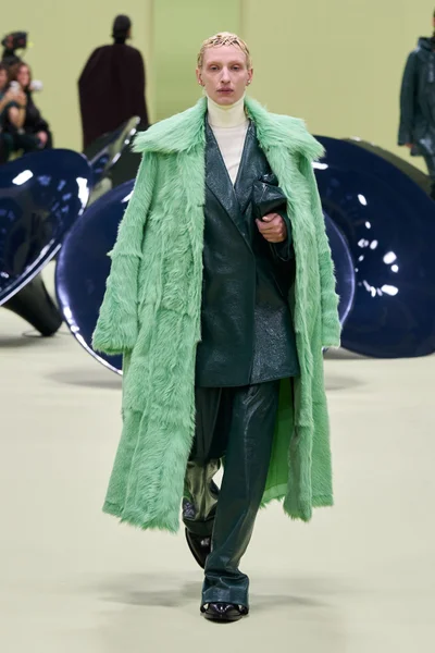 Look 15